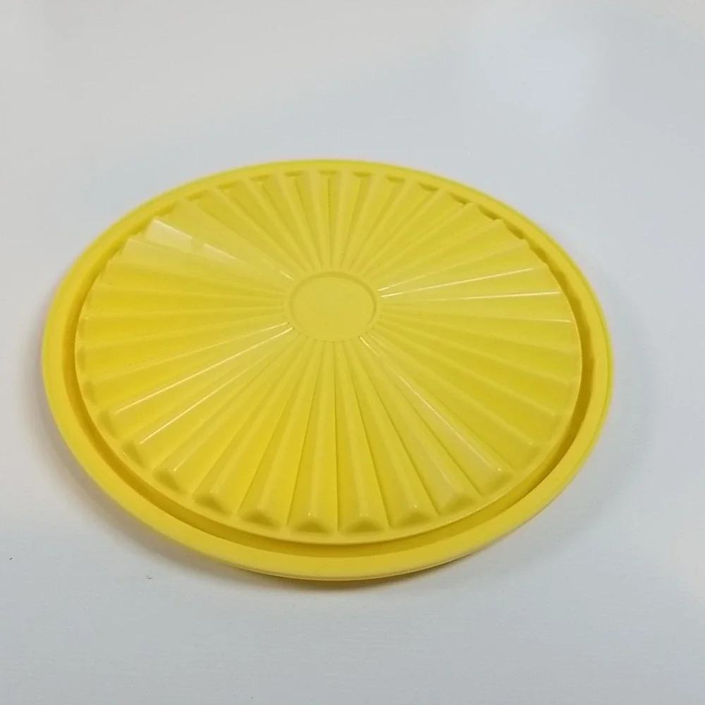 Vintage Tupperware #810 Yellow Servalier Round Replacement Lid